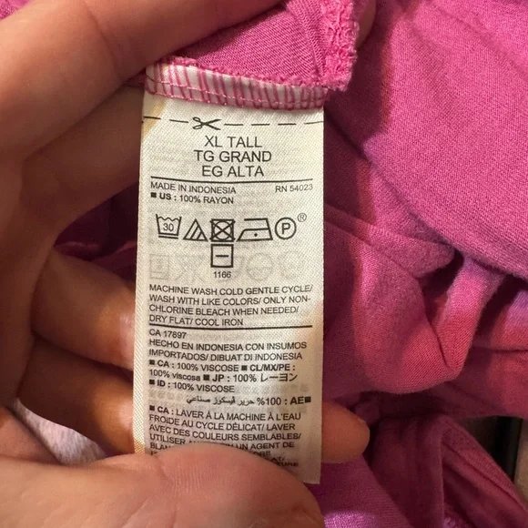 NWOT Old Navy Fuchsia Tank Top - Picture 4 of 4